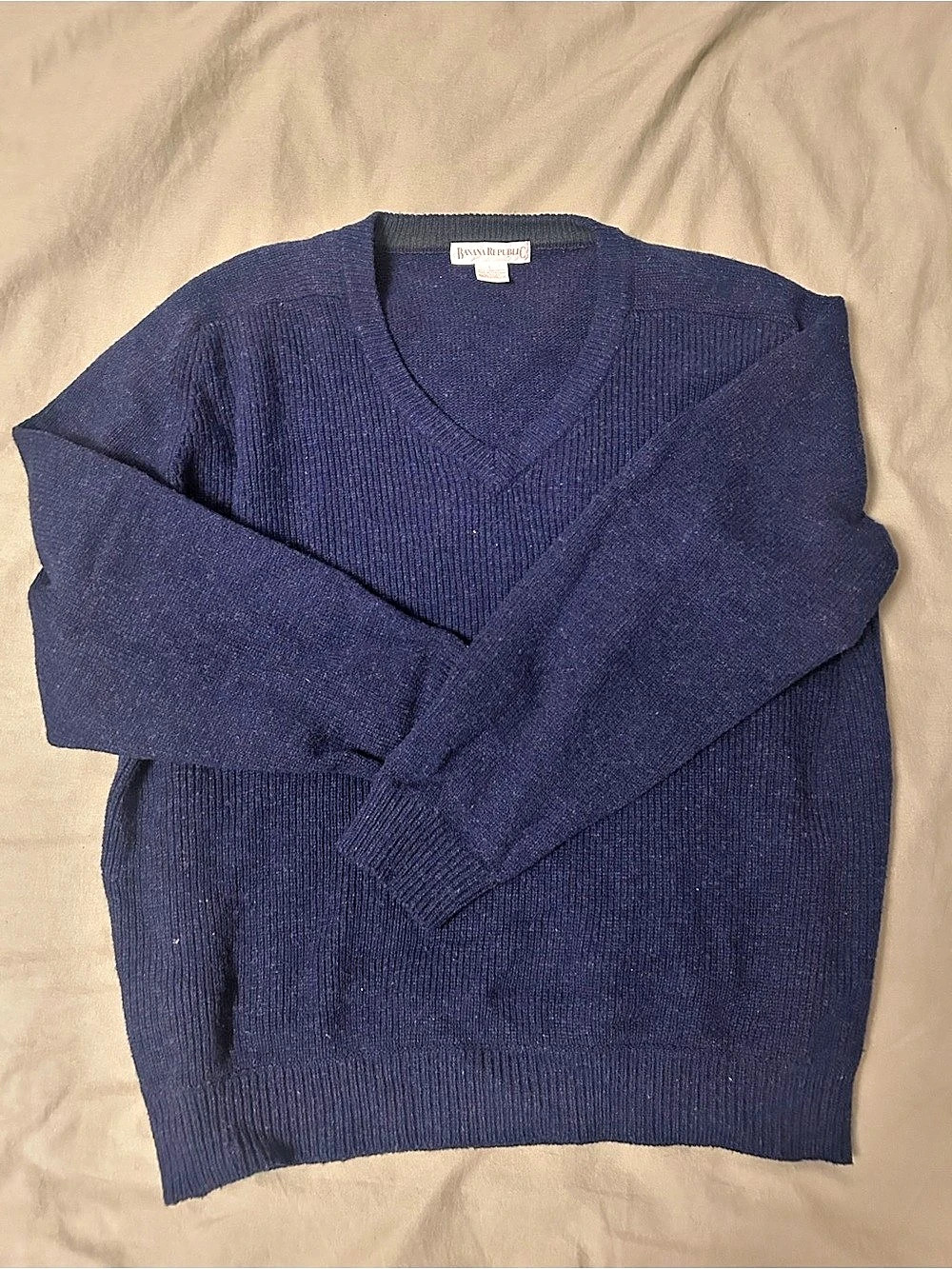 Banana Republic - vintage Lambswool V-Neck Sweater in navy